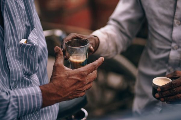 چای ماسالا مخلوط با شیر - هند