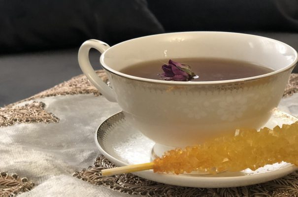 چای ایرانی با گل‌محمدی و نبات - ایران
