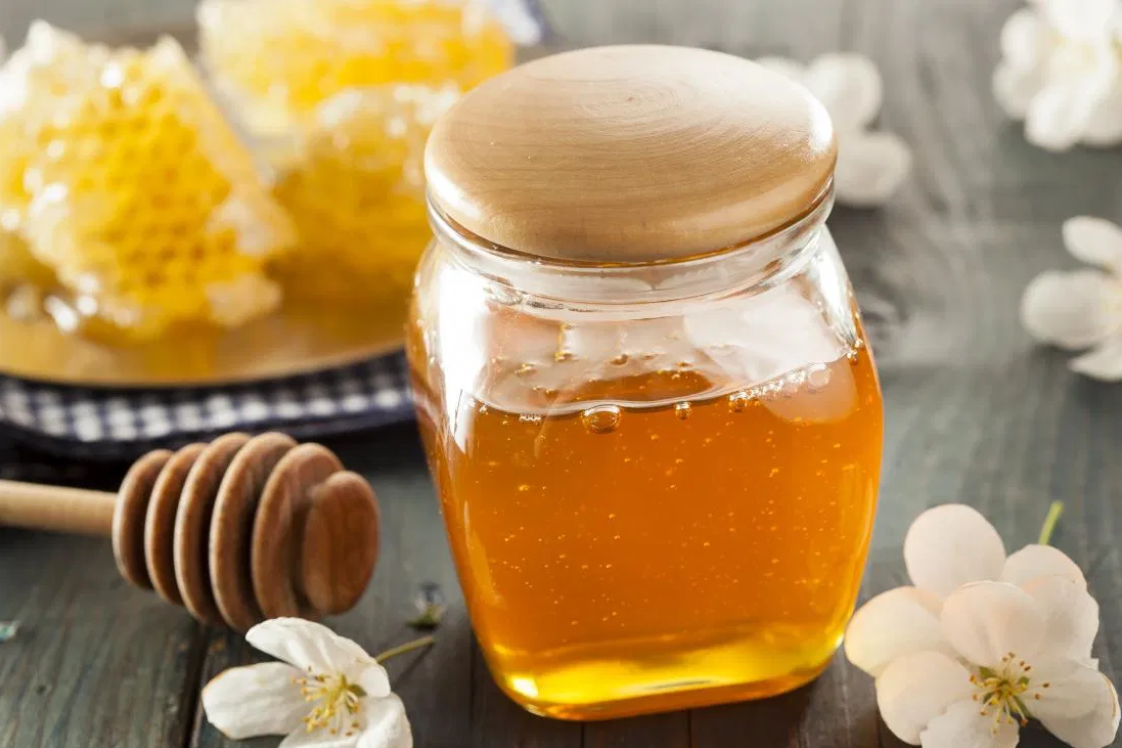 خواص شگفت انگیز عسل طبیعی که احتمالا از آن بی‌خبرید!